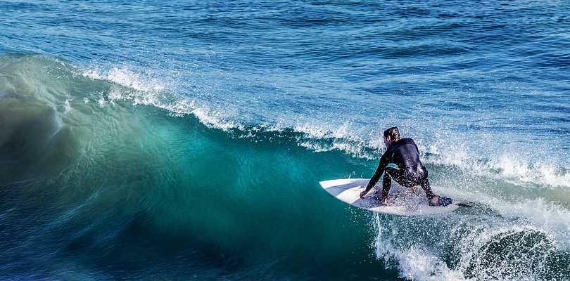 hacer surf en lanzarote